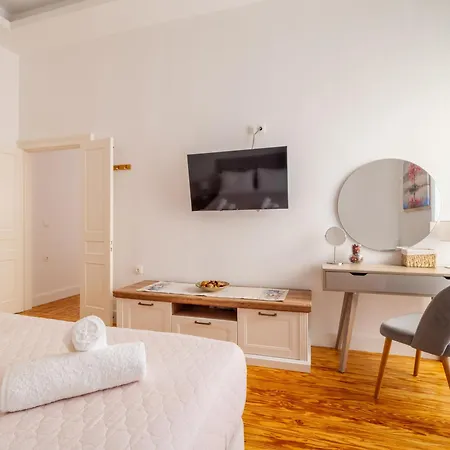 Alexandras Luxury Heaven *