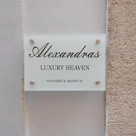 Alexandras Luxury Heaven Apartament *